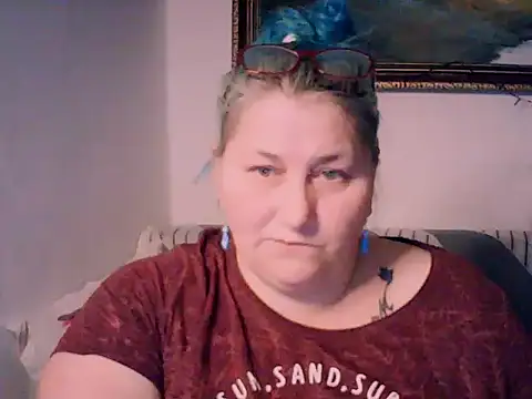 Snapshot of Marryllunax chatting on December 2025 03:25:01 PM Marryllunax online show from December 2025 03:25:01 PM