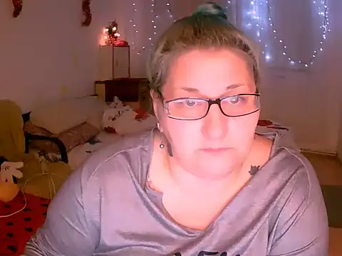 Snapshot of Marryllunax chatting on December 2025 07:52:01 PM Marryllunax online show from December 2025 07:52:01 PM