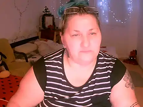 Marryllunax online show from December 2025 05:59:02 PM