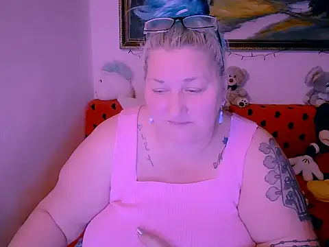 Snapshot of Marryllunax chatting on November 2025 06:52:02 PM Marryllunax online show from November 2025 06:52:02 PM