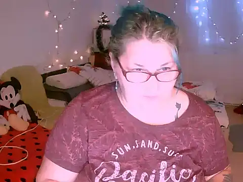 Marryllunax online show from December 2025 06:45:02 PM