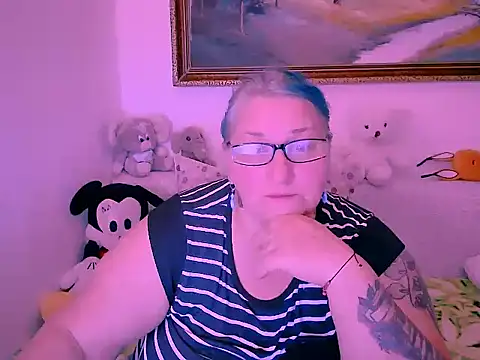 Snapshot of Marryllunax chatting on November 2025 03:50:02 PM Marryllunax online show from November 2025 03:50:02 PM