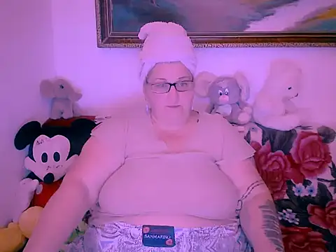 Snapshot of Marryllunax chatting on November 2025 08:14:01 PM Marryllunax online show from November 2025 08:14:01 PM