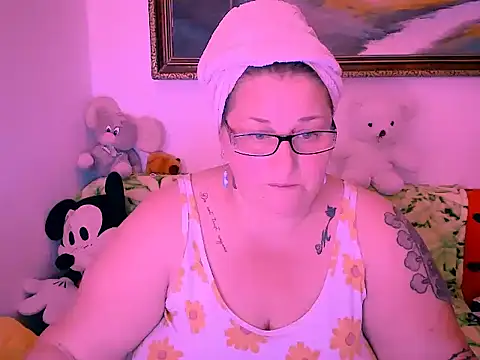 Marryllunax online show from October 2025 07:27:01 PM