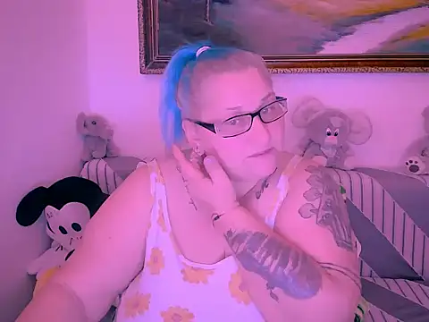 Snapshot of Marryllunax chatting on November 2025 08:45:02 PM Marryllunax online show from November 2025 08:45:02 PM