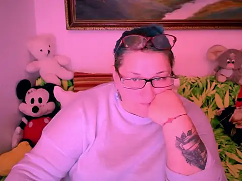Marryllunax online show from October 2025 05:58:02 PM