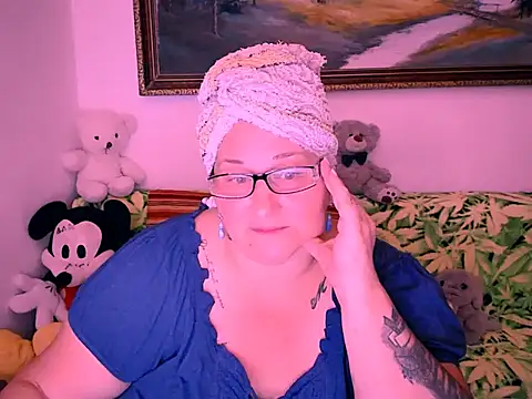 Marryllunax online show from October 2025 06:53:01 PM