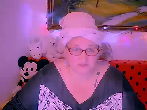 Snapshot of Marryllunax chatting on November 2025 08:08:01 PM Marryllunax online show from November 2025 08:08:01 PM