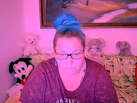 Marryllunax online show from October 2025 07:27:02 PM
