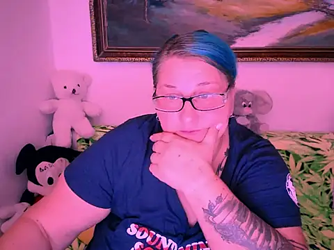 Marryllunax online show from October 2025 07:37:01 PM