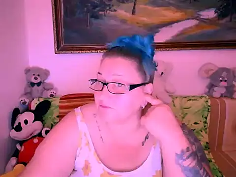 Marryllunax online show from October 2025 05:25:01 PM