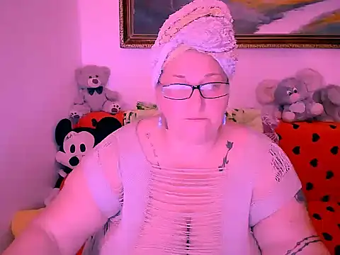 Snapshot of Marryllunax chatting on October 2025 07:01:02 PM Marryllunax online show from October 2025 07:01:02 PM