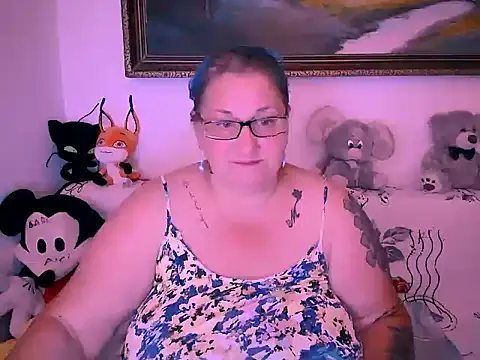 Marryllunax online show from September 2025 07:46:02 PM