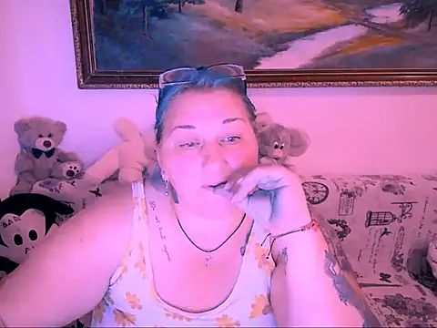 Marryllunax online show from September 2025 07:29:02 PM