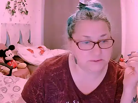 Marryllunax online show from May 2026 05:02:02 PM