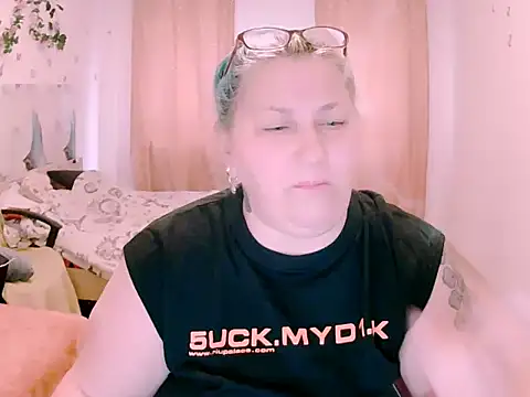 Marryllunax online show from May 2026 03:52:02 PM