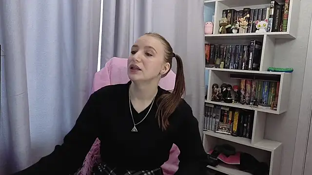 LillyFan-X online show from September 2025 04:24:01 AM