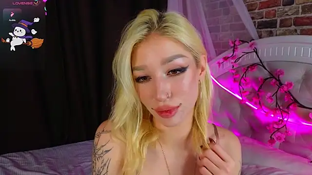 Snapshot of SallyCha chatting on November 2025 06:06:01 AM SallyCha online show from November 2025 06:06:01 AM