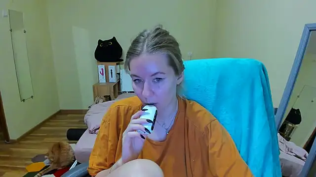 EmilyPaw online show from February 2025 06:01:02 PM