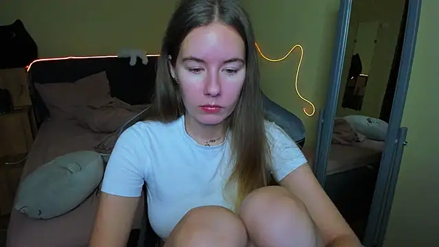 EmilyPaw online show from November 2025 04:07:02 PM