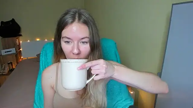EmilyPaw online show from February 2025 12:55:01 PM