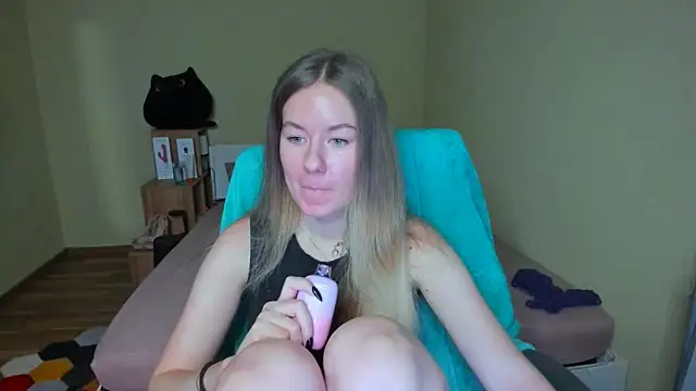 EmilyPaw online show from February 2025 08:28:02 AM