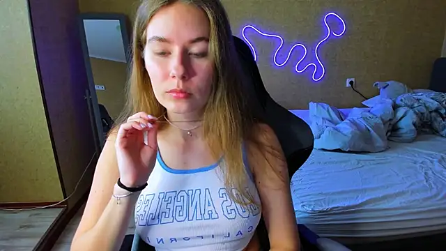EmilyPaw online show from May 2026 10:04:02 AM