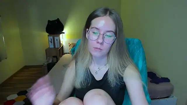 EmilyPaw online show from February 2025 05:24:01 PM