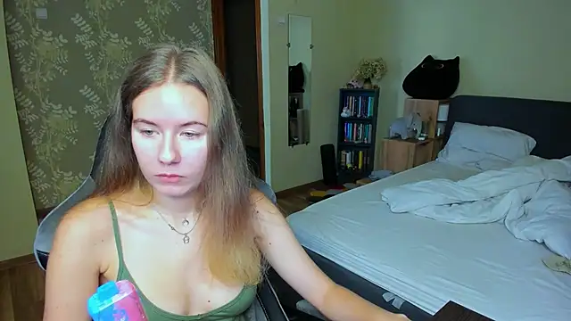 EmilyPaw online show from October 2025 09:00:01 AM