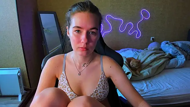 EmilyPaw online show from May 2026 10:08:01 AM