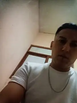 Snapshot of LuisMex1998 chatting on July 2026 05:40:02 AM LuisMex1998 online show from July 2026 05:40:02 AM