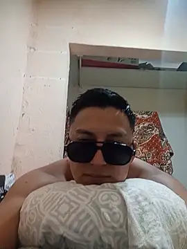 LuisMex1998 online show from June 2026 08:31:01 PM