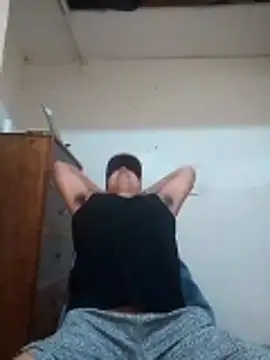 Snapshot of LuisMex1998 chatting on November 2025 01:33:01 AM LuisMex1998 online show from November 2025 01:33:01 AM