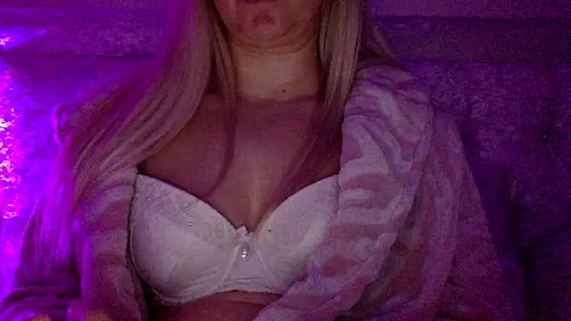Blonde KylieXX online show from January 2025 04:52:02 PM
