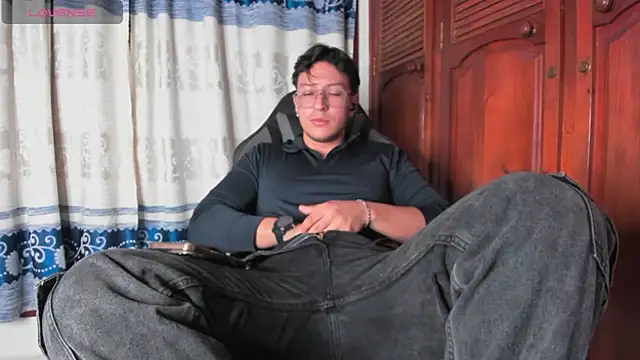 Snapshot of Amon__ashford chatting on February 2026 03:28:02 AM Amon ashford online show from February 2026 03:28:02 AM