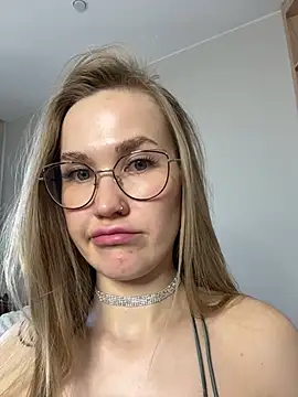 Snapshot of DianaShermy chatting on March 2025 10:51:01 AM DianaShermy online show from March 2025 10:51:01 AM