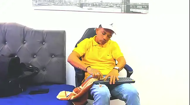 Snapshot of carlos_alber12 chatting on March 2025 06:21:02 PM carlos alber12 online show from March 2025 06:21:02 PM