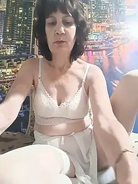 Laura Kiss online show from May 2026 07:34:01 PM