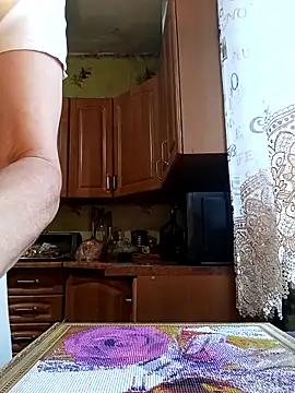 Laura Kiss online show from December 2025 09:00:01 AM