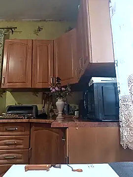 Laura Kiss online show from November 2025 07:00:02 AM