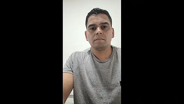 leandroc04 online show from November 2025 07:28:02 PM