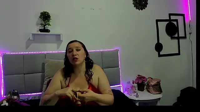 Snapshot of Madisson_Housse chatting on March 2025 10:27:02 PM Madisson Housse online show from March 2025 10:27:02 PM