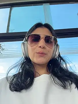 fiorella paris online show from February 2026 07:27:02 PM