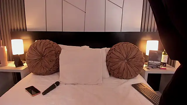 fiorella paris online show from November 2025 03:45:01 AM