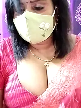 Snapshot of Queenflowerr chatting on October 2025 05:13:02 PM Queenflowerr online show from October 2025 05:13:02 PM