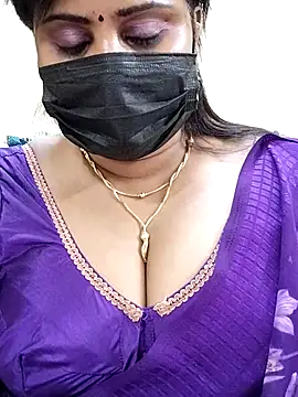 Snapshot of Queenflowerr chatting on March 2025 09:30:02 PM Queenflowerr online show from March 2025 09:30:02 PM