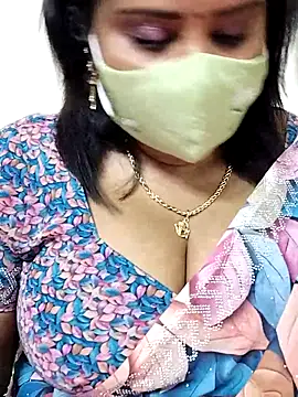 Snapshot of Queenflowerr chatting on October 2025 07:20:02 AM Queenflowerr online show from October 2025 07:20:02 AM