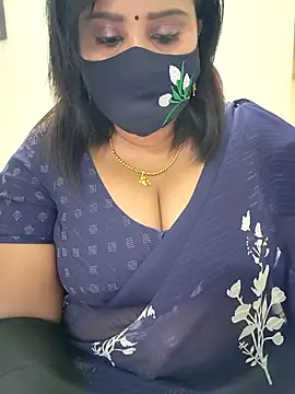 Snapshot of Queenflowerr chatting on November 2025 06:11:01 PM Queenflowerr online show from November 2025 06:11:01 PM