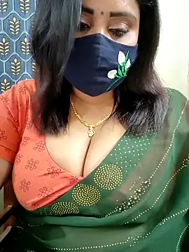 Snapshot of Queenflowerr chatting on April 2026 07:51:01 PM Queenflowerr online show from April 2026 07:51:01 PM