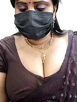 Snapshot of Queenflowerr chatting on February 2025 10:42:01 PM Queenflowerr online show from February 2025 10:42:01 PM